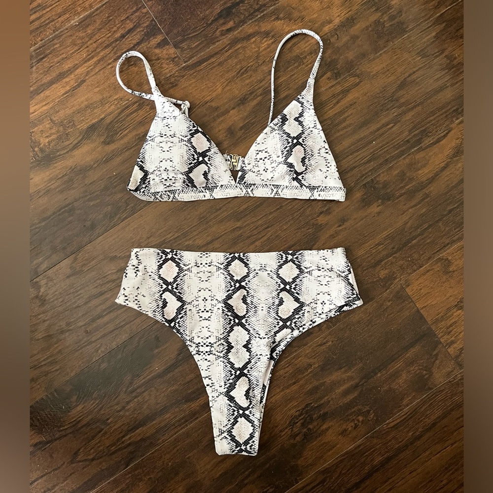 High waisted bikini